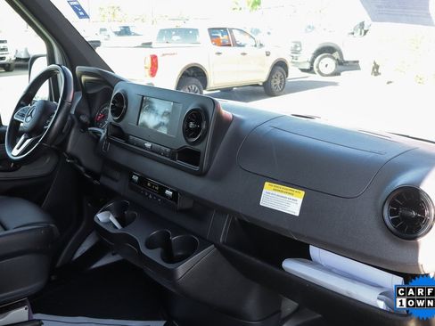 Used 2022 Mercedes-Benz Sprinter 2500 image 35