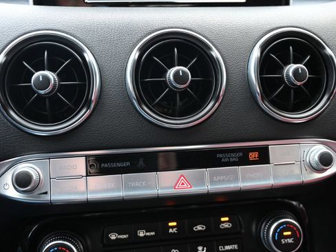 Used 2021 Kia Stinger GT image 25