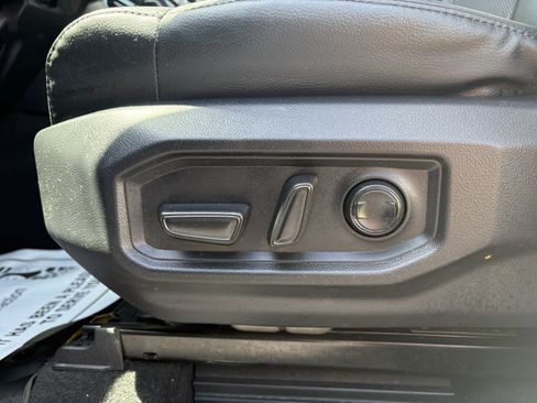 Used 2025 Toyota Tundra Limited AWD/4WD image 15