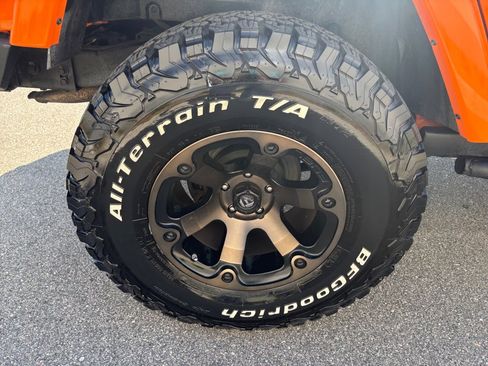 Used 2013 Jeep Wrangler Unlimited Sahara w/ Connectivity Group AWD/4WD image 23