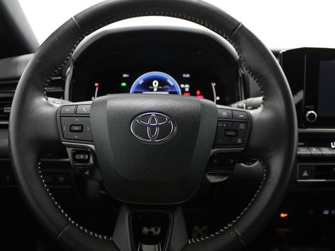 Used 2025 Toyota Camry SE FWD image 29