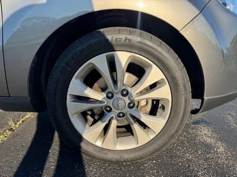 Used 2016 Kia Soul + FWD image 9