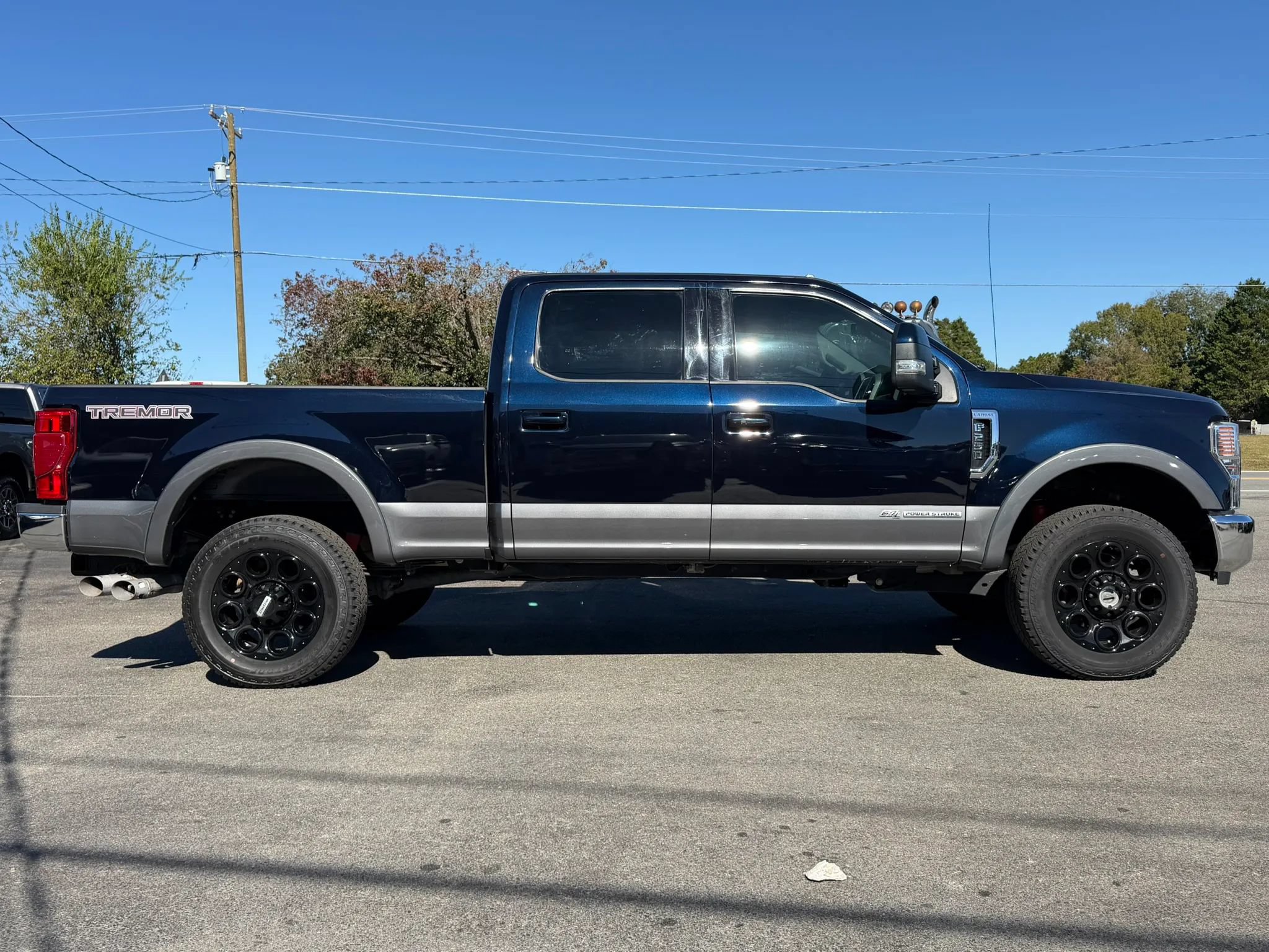 Used 2021 Ford F250 Lariat w/ Tremor Off-Road Package AWD/4WD image 4