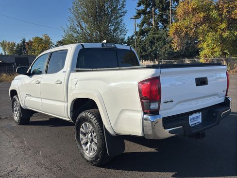 Used 2018 Toyota Tacoma SR5 image 33