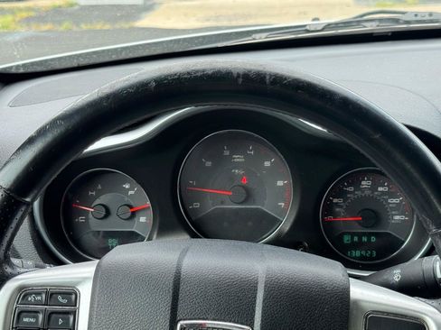 Used 2013 Dodge Avenger R/T FWD image 19