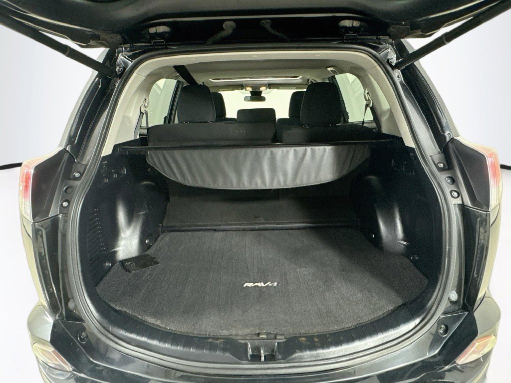 Used 2018 Toyota RAV4 XLE w/ Carpet Mat Package AWD/4WD image 31