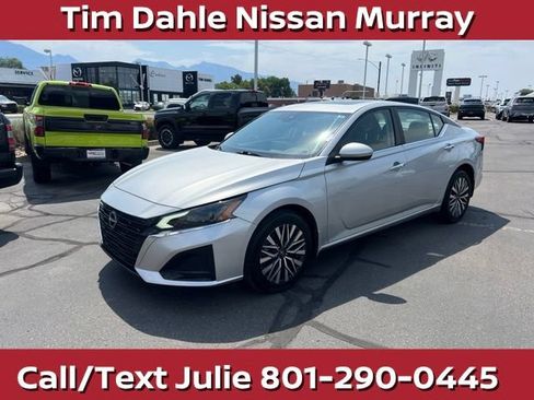 Used 2023 Nissan Altima 2.5 SV w/ SV Premium Package AWD/4WD image 5