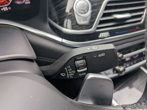 Used 2022 BMW 750i xDrive w/ Executive Package image 26