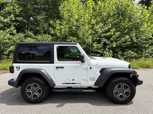 Used 2018 Jeep Wrangler Sport AWD/4WD image 5