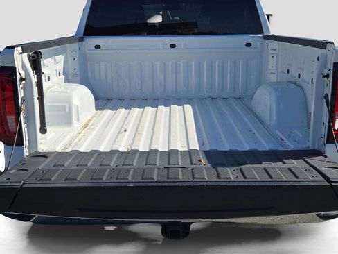 Used 2024 GMC Sierra 1500 SLT image 11