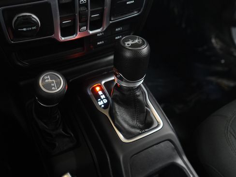 Used 2018 Jeep Wrangler Unlimited Sport S AWD/4WD image 22