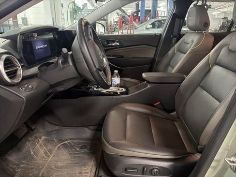 Used 2025 Chevrolet Trax ACTIV w/ Sunroof Package image 16