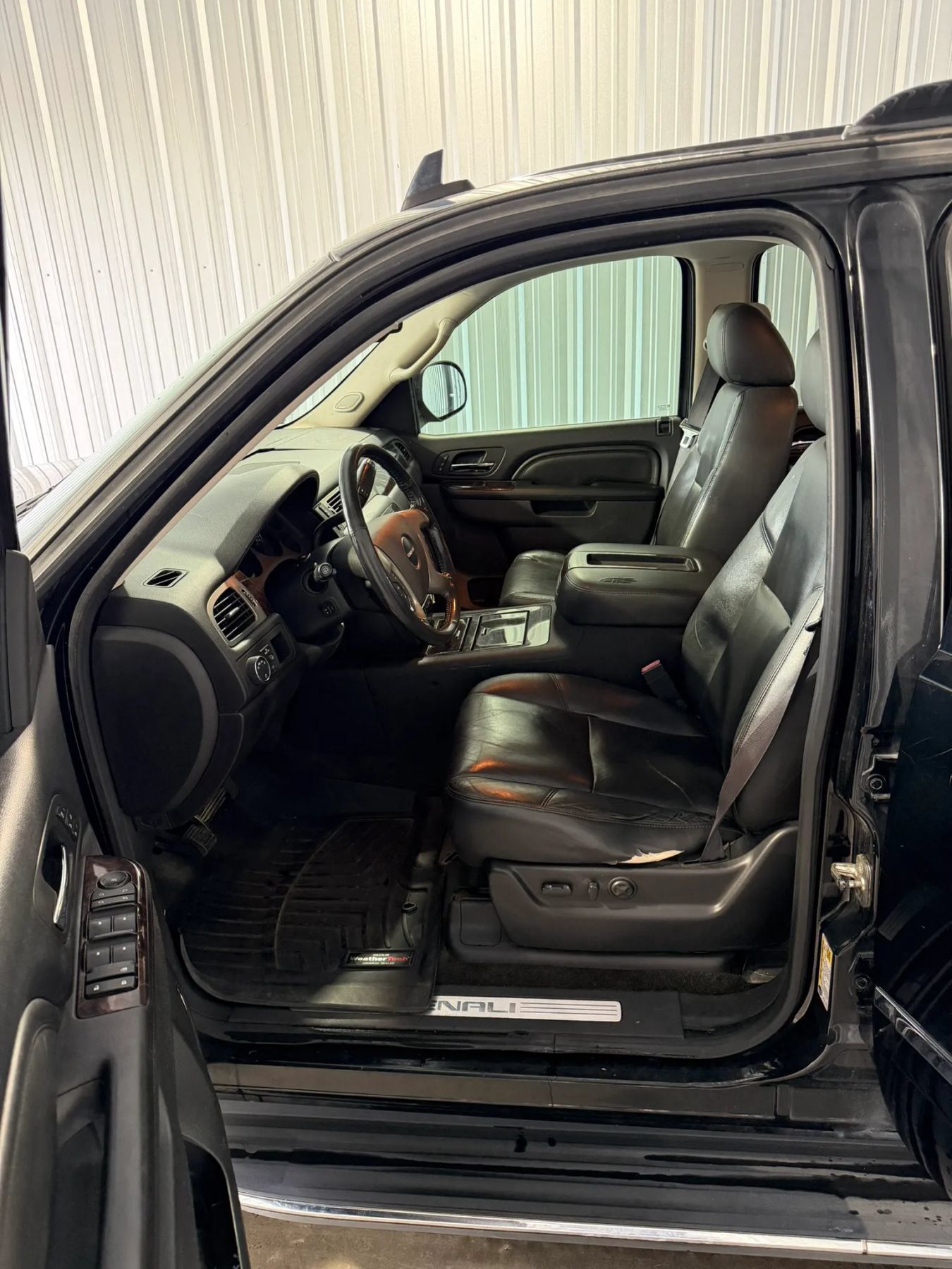 Used 2011 GMC Yukon Denali RWD image 10