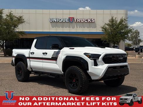 Used 2025 Toyota Tacoma TRD Pro AWD/4WD image 5
