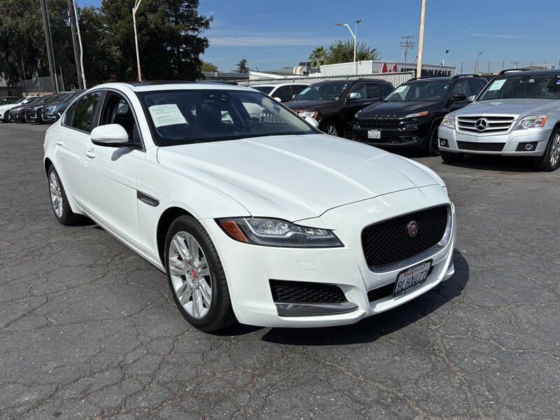 Used 2017 Jaguar XF Premium RWD image 1