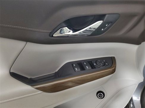 Used 2020 GMC Acadia SLE w/ Driver Convenience Package image 19