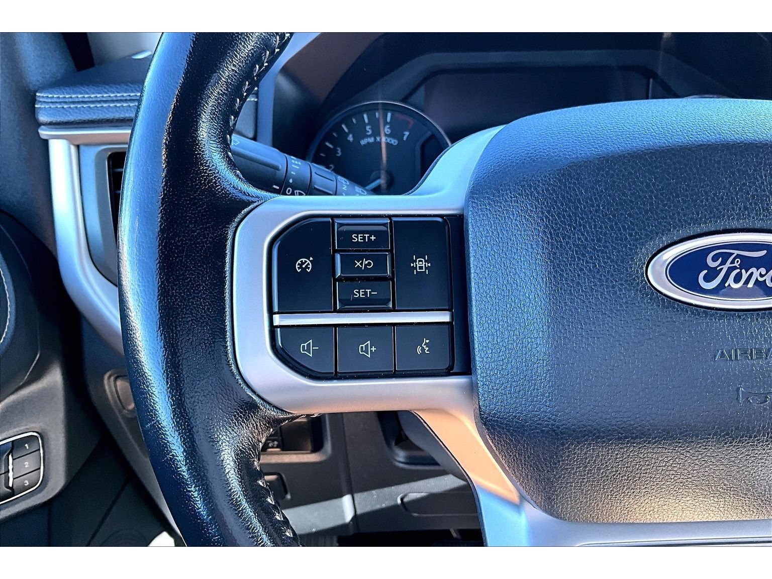 Used 2024 Ford Expedition XLT AWD/4WD image 11