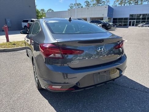 Used 2020 Hyundai Elantra Limited FWD image 9