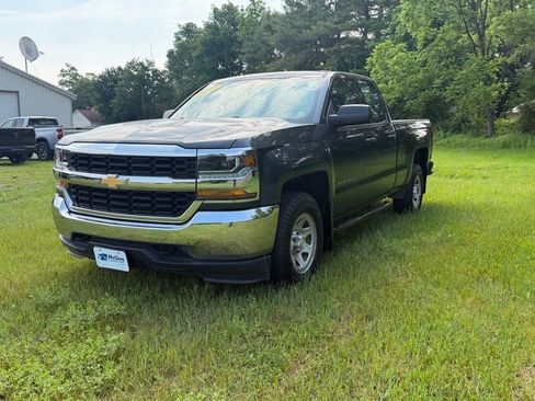 Used 2017 Chevrolet Silverado 1500 W/T w/ Chrome Bumper Package AWD/4WD image 3