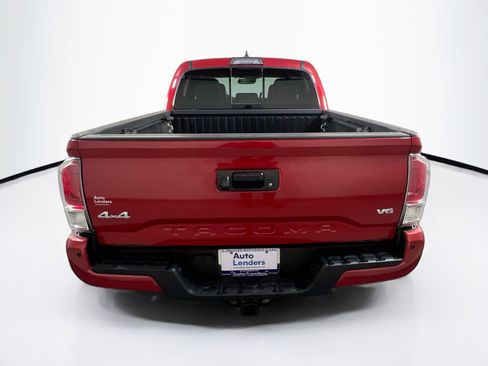 Used 2019 Toyota Tacoma Limited image 6