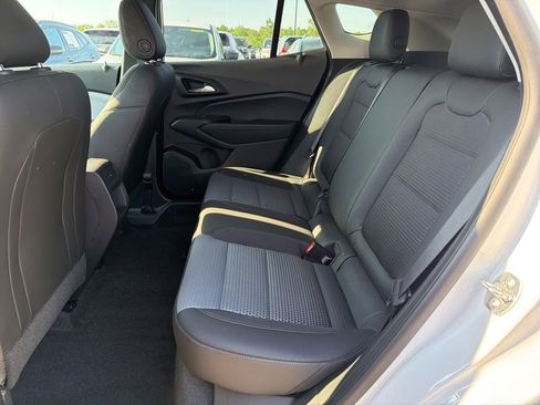 Used 2025 Chevrolet Trax LT FWD image 9