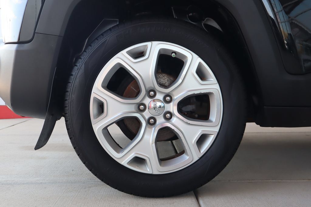 Used 2017 Jeep Renegade Limited FWD image 12