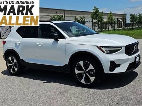 Used 2023 Volvo XC40 B4 Ultimate FWD image 2