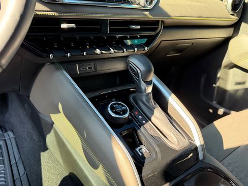 Used 2023 Chevrolet Colorado ZR2 w/ ZR2 Convenience Package III image 21