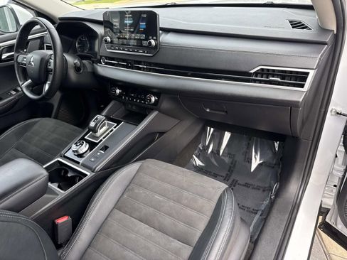Used 2023 Mitsubishi Outlander SE AWD/4WD image 10