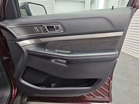 Used 2018 Ford Explorer XLT w/ Equipment Group 202A FWD image 44