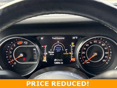 Used 2019 Jeep Wrangler Unlimited Sahara image 27