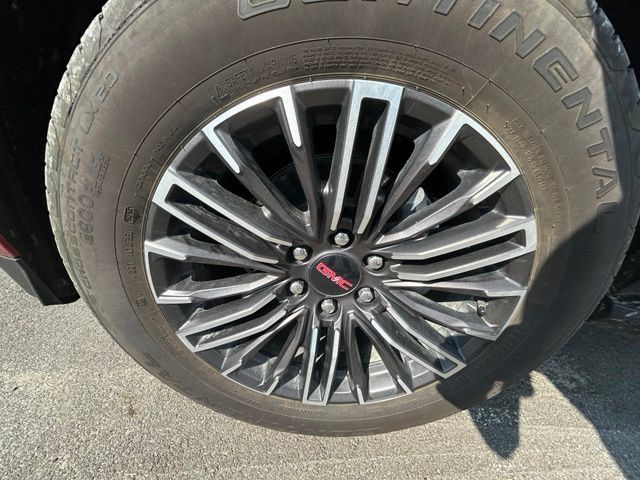 Used 2025 GMC Yukon Elevation AWD/4WD image 8