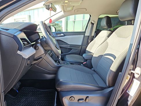 Certified 2023 Volkswagen Taos SE image 9