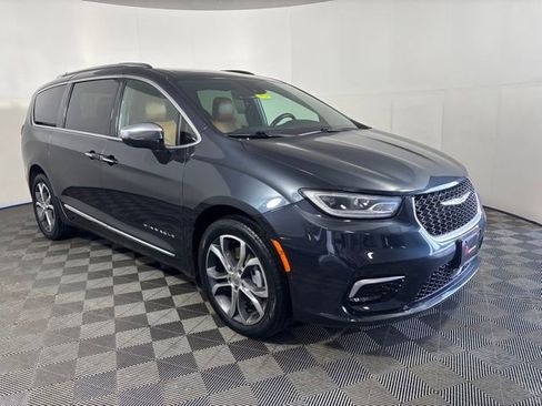 Used 2021 Chrysler Pacifica Pinnacle AWD/4WD image 1