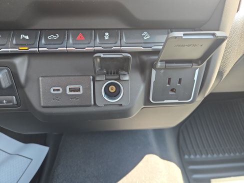 Certified 2024 Chevrolet Silverado 2500 Custom w/ Custom Value Package AWD/4WD image 23