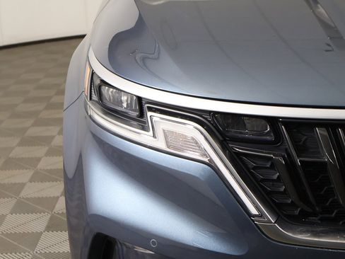 Used 2024 Kia Carnival EX image 14