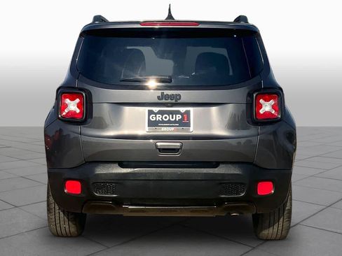 Used 2018 Jeep Renegade Altitude FWD image 4