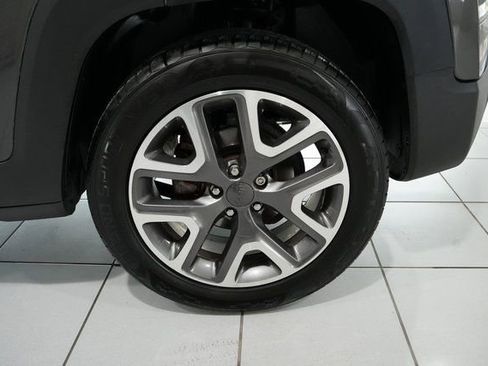 Used 2016 Jeep Renegade Latitude image 10