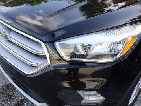 Used 2019 Ford Escape SE image 3