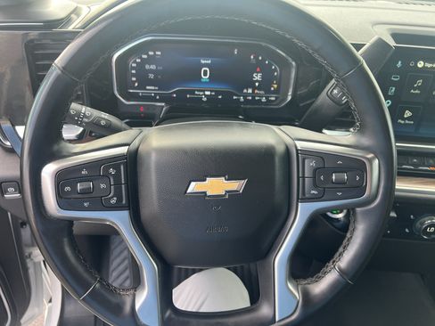 Used 2025 Chevrolet Silverado 1500 LT AWD/4WD image 13