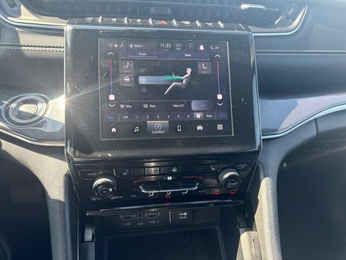 Used 2023 Jeep Grand Cherokee L Laredo AWD/4WD image 17