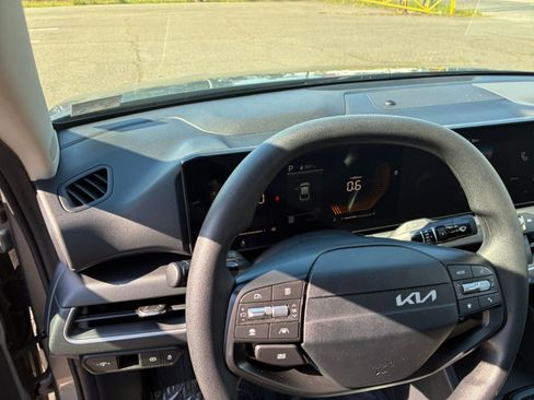 Used 2025 Kia K4 FWD image 33