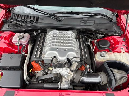 Used 2017 Dodge Challenger SRT Hellcat RWD image 6
