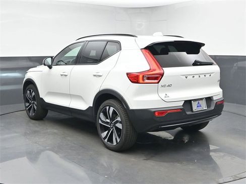 Used 2023 Volvo XC40 B5 Plus w/ Protection Package Premier image 6