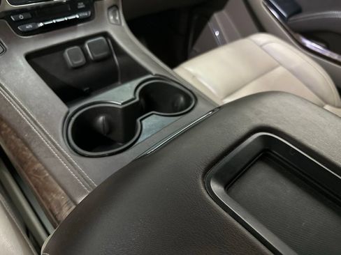 Used 2020 Chevrolet Suburban LT w/ Luxury Package RWD image 45