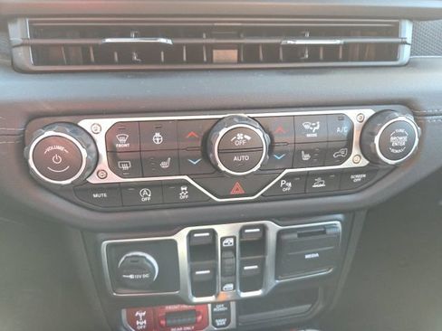 Used 2024 Jeep Wrangler Unlimited Rubicon AWD/4WD image 19