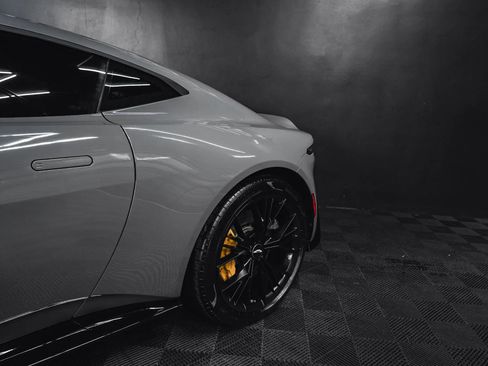 Used 2021 Aston Martin V8 Vantage Coupe image 9