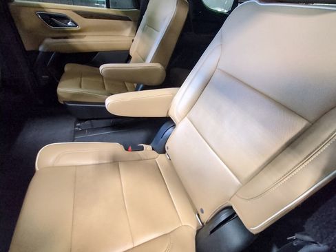 Used 2021 Chevrolet Tahoe Premier w/ Premium Package image 17