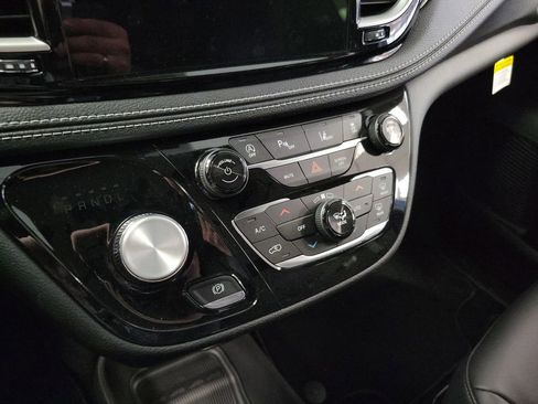 New 2026 Chrysler Pacifica Select w/ S Appearance Package image 24