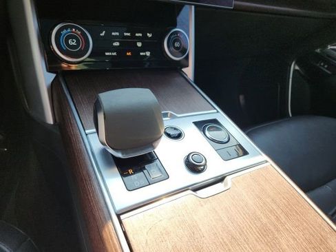 Used 2023 Land Rover Range Rover Long Wheelbase SE image 33